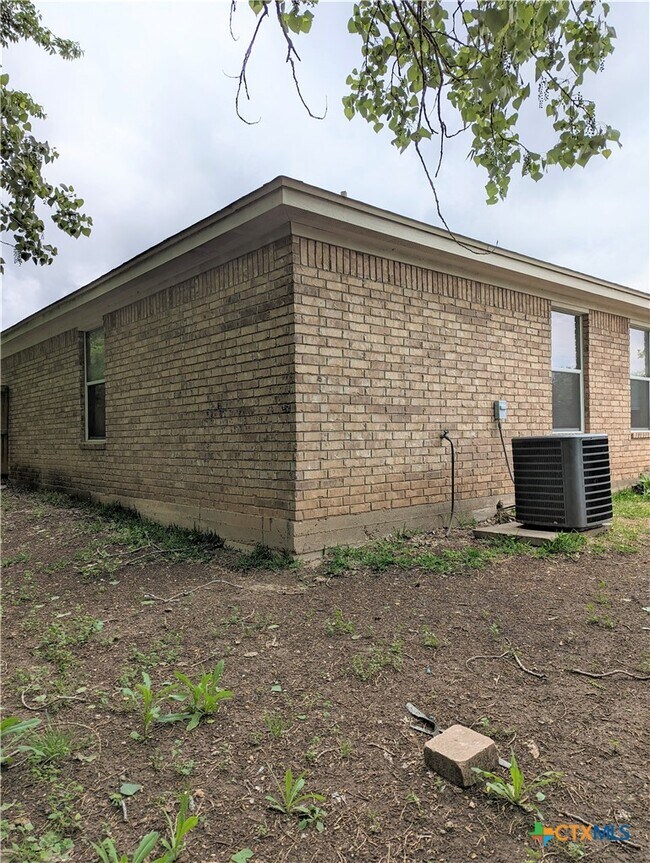 Building Photo - 210 Dale Earnhardt Dr