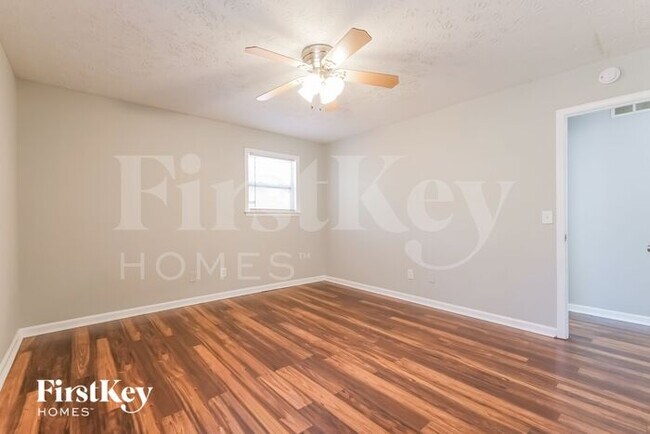 Building Photo - 680 Springhollow Ln SW