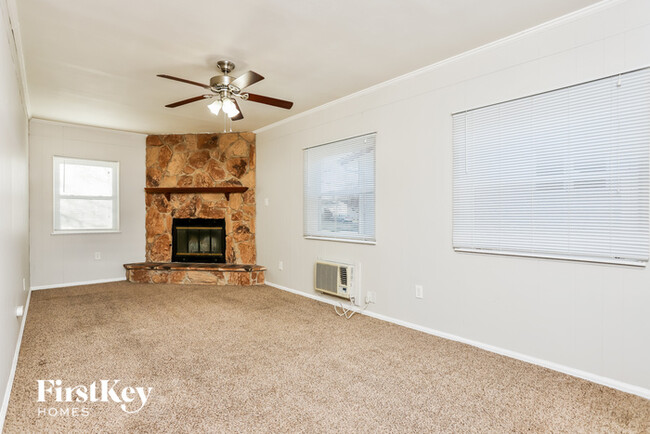 Building Photo - 525 Lula Dr