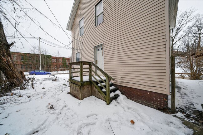 Building Photo - Charming 3BR House in Cleveland