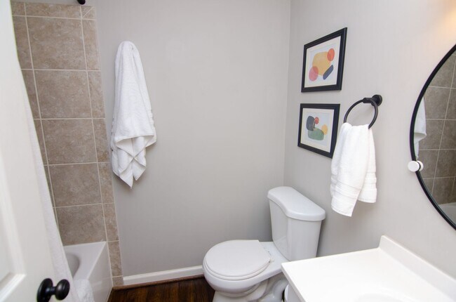 Building Photo - Quaint Single Family Home