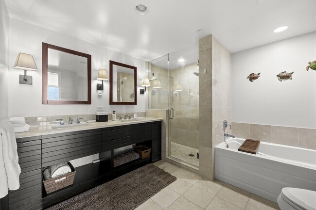 Building Photo - 1551 Ala Wai Blvd