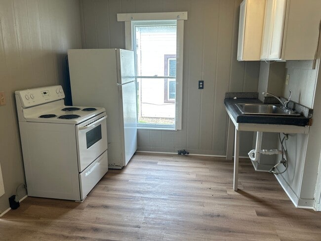 Building Photo - 107 Morgan St