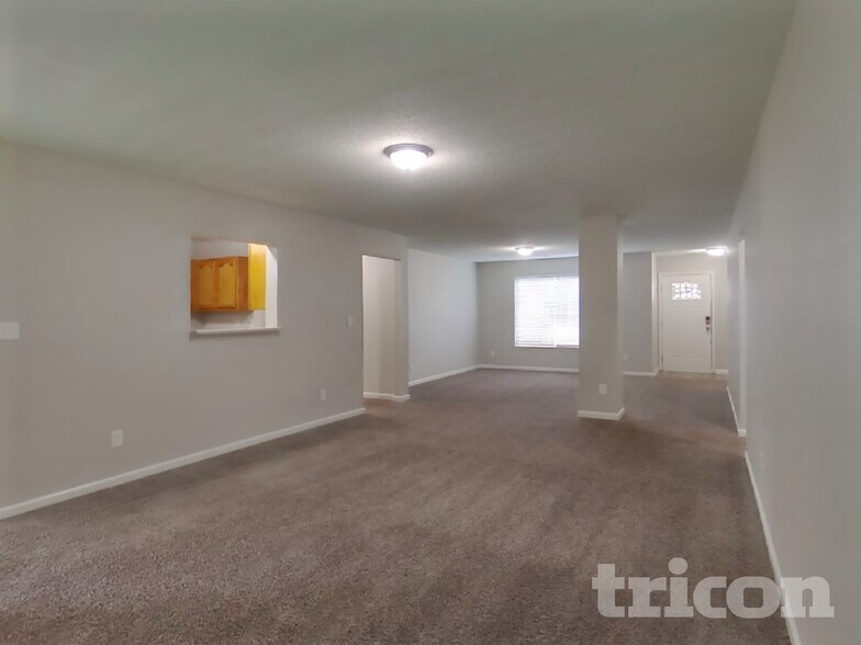 Building Photo - 2880 Lakestream Dr