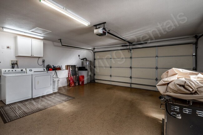 Building Photo - FURNISHED POOL HOME FOR APRIL 2026