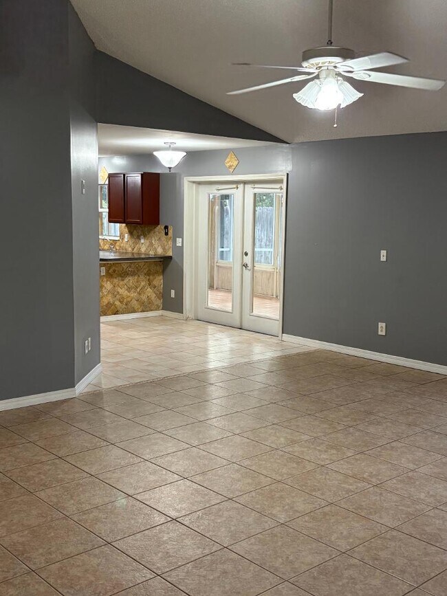 Building Photo - 436 Mango Cir