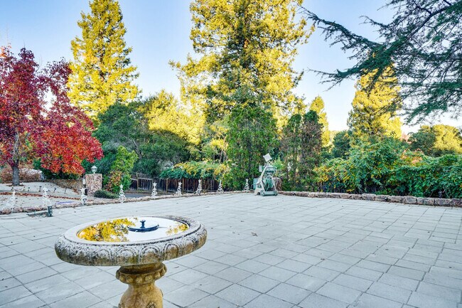 Building Photo - 17777 Camelot Ln