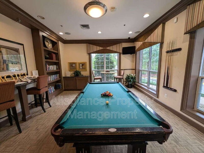 Building Photo - 4852 Eisenhower Ave