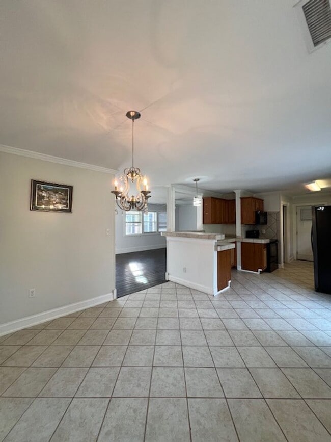 Building Photo - 3 Bedroom 3 Full Bath on 2 Acres