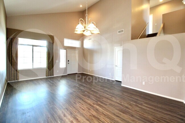 Building Photo - 11434 E Cliffrose Ln