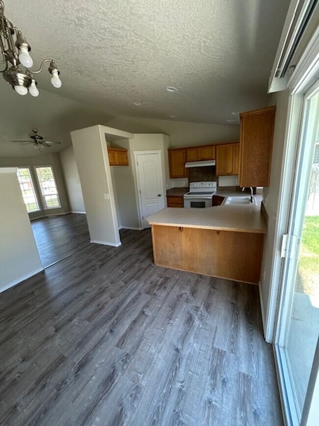 Building Photo - Cute Caldwell Home