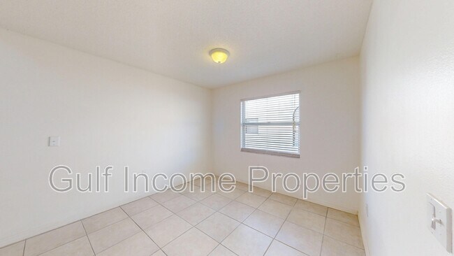 Building Photo - 704 49th St E