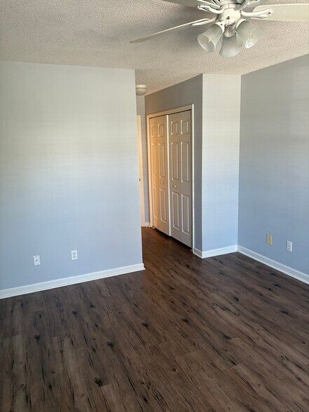 Building Photo - 1 Meadow Crossing Ct