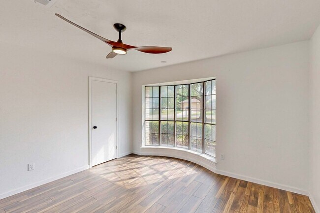 Building Photo - 3965 Singleleaf Ln