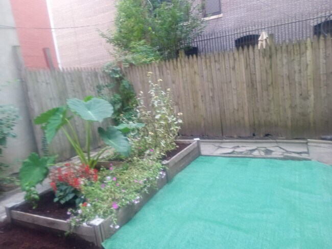 Your private garden - 219 Clinton Ave