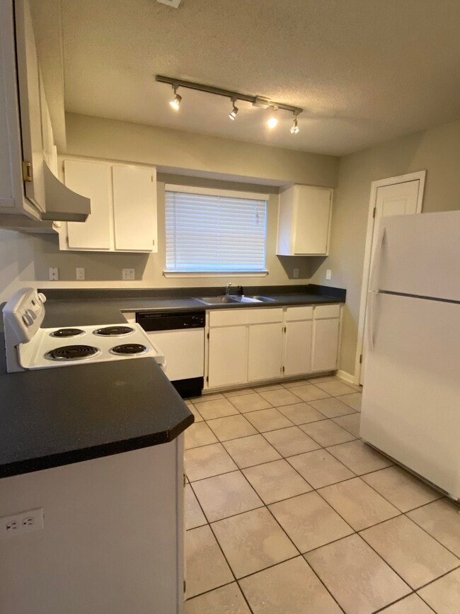 Building Photo - 2507 Golden Park Ln