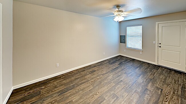 Building Photo - 2 Bedroom, 2 Bathroom, 1 Car Garage Duplex...