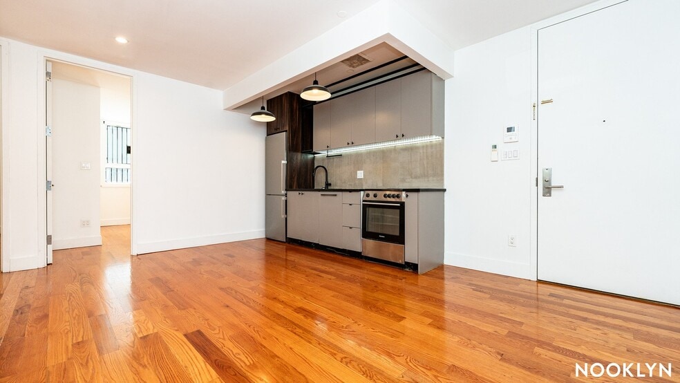 Building Photo - 620 Parkside Ave