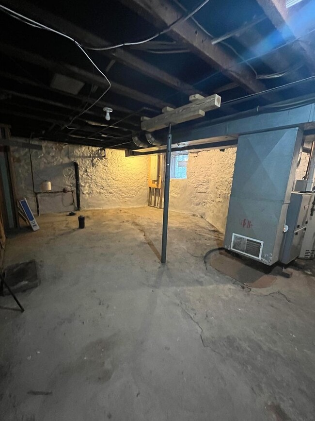 Building Photo - 418 Noble St