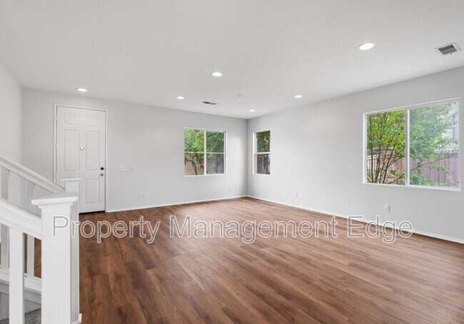 Building Photo - 32042 Freesia Ct