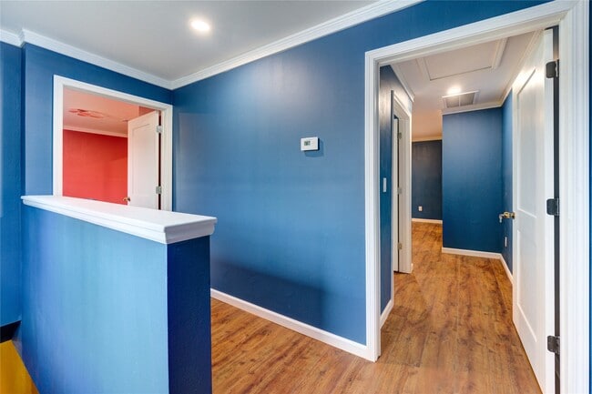 Building Photo - 303 Shady Glen Ln