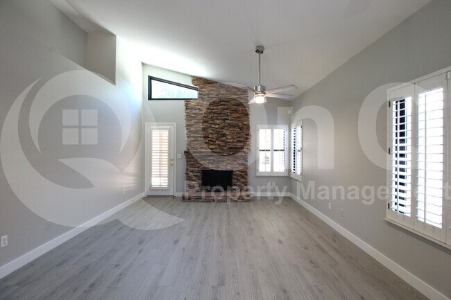 Building Photo - 15845 N 51st St