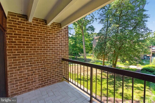Building Photo - 11260 Chestnut Grove Square