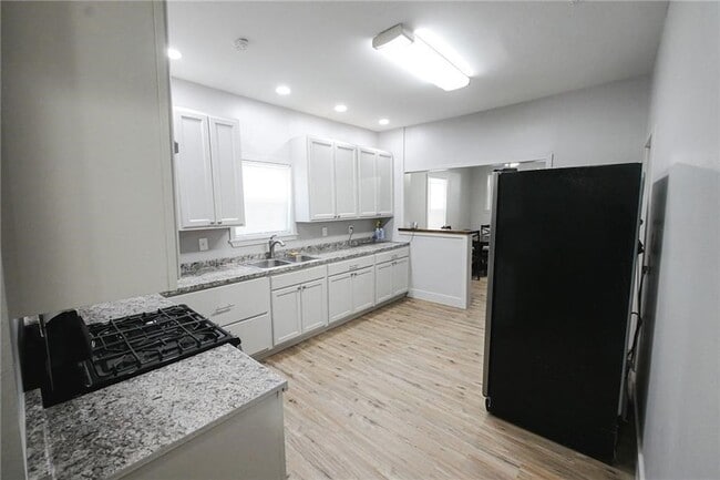Building Photo - 1415 Marguerite St