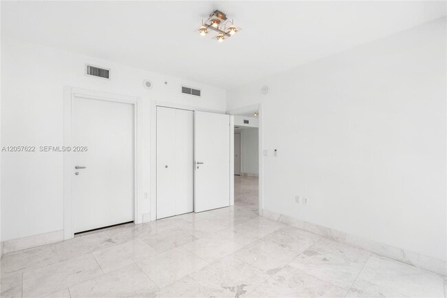 Building Photo - 200 Biscayne Blvd Way