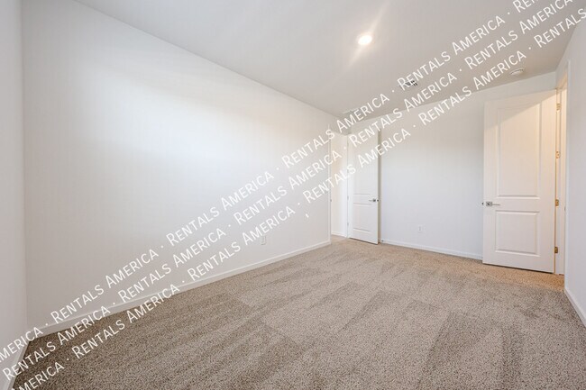 Building Photo - 35581 N Thicket Wy