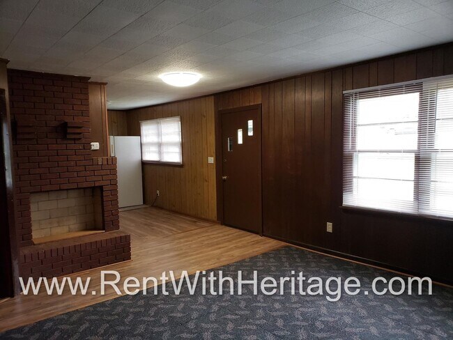 Building Photo - GRANDPA'S BUNGELOW/ CHARMING RANCH HOME/ TOTALLY RENOVATED/ PRIVATE YARD