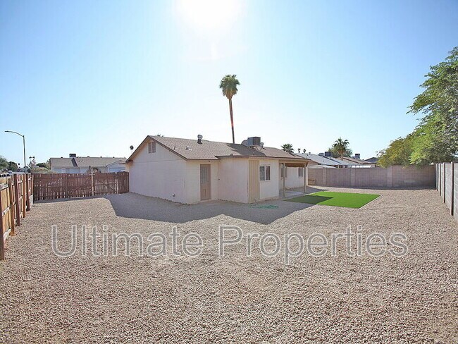 Building Photo - 4720 W Dahlia Dr