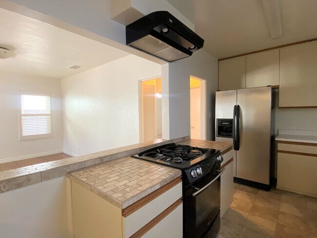 Building Photo - Beautiful 2BD/2BA Beach Home | Prime Mission Beach Location | Garage + 2 Parking Spaces