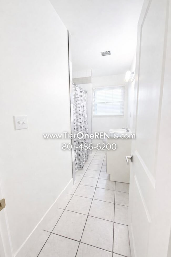 Building Photo - NO DEPOSIT option available for qualified renters with Obligo