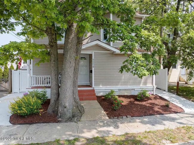 Building Photo - 1204 Emory St