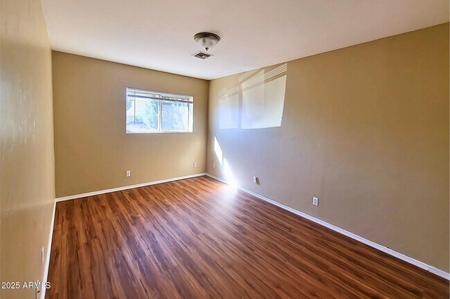 Building Photo - 8416 E Leigh Dr