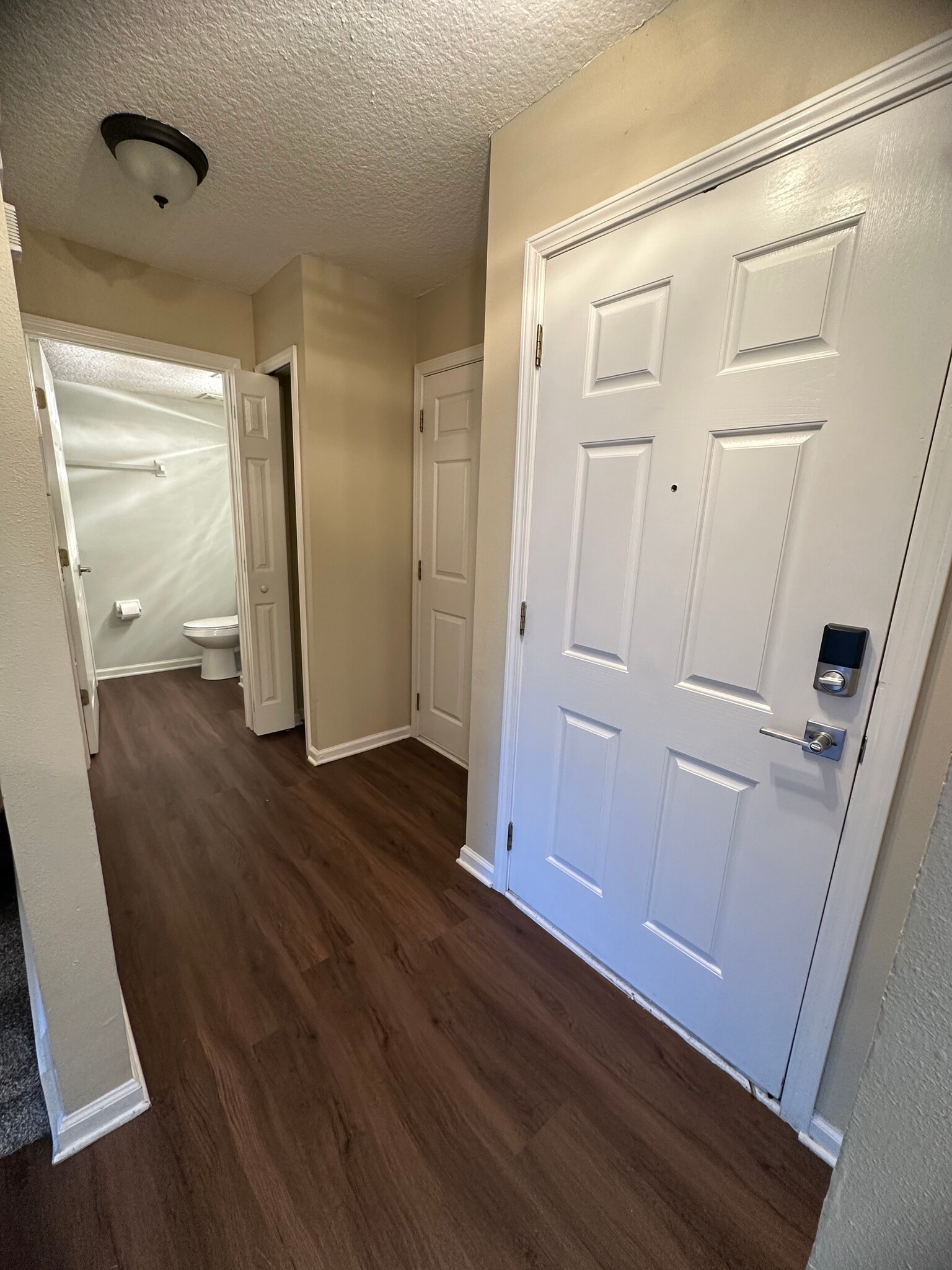 Building Photo - 1630 Vineland Cir