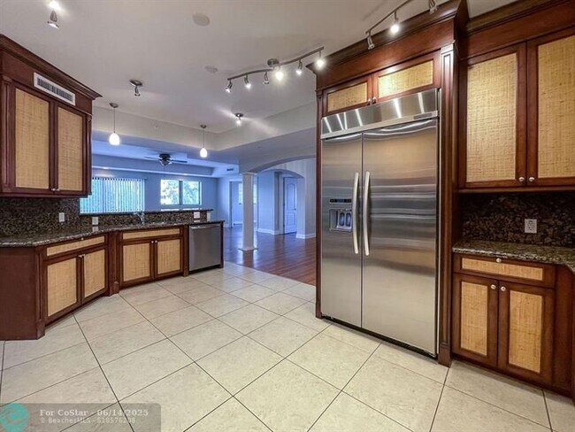 Building Photo - 4241 N Ocean Blvd