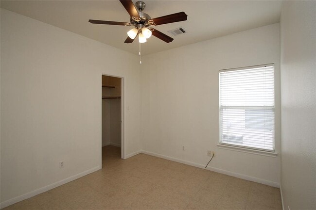 Building Photo - 2817 Southampton Way