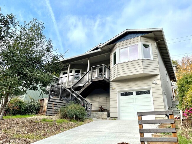 Building Photo - Three bedroom home with upgrades in Forestville!