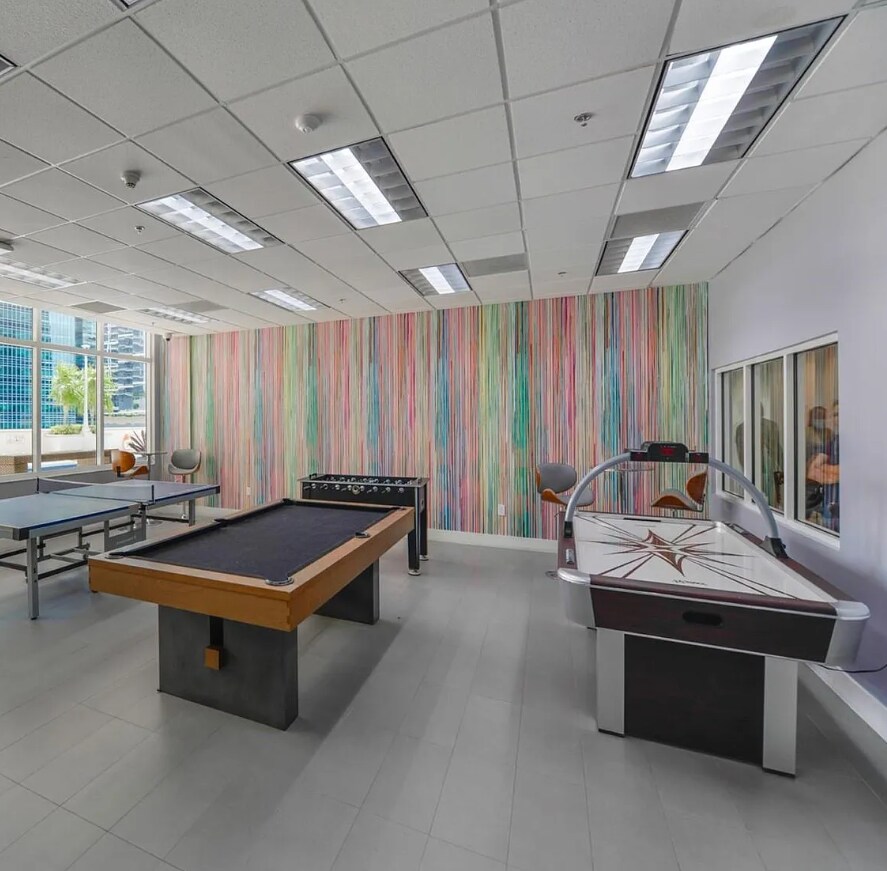 Building Photo - 1200 Brickell Bay Dr
