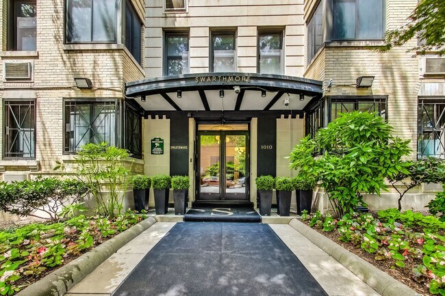 Building Photo - Stylish 1 Bedroom Condo in Foggy Bottom!