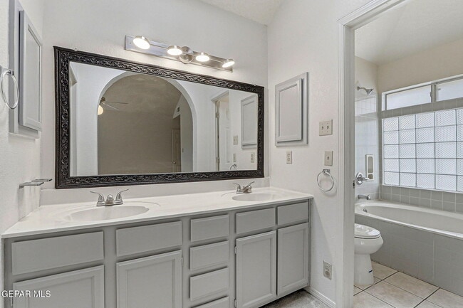 Building Photo - 7765 Dianjou Dr