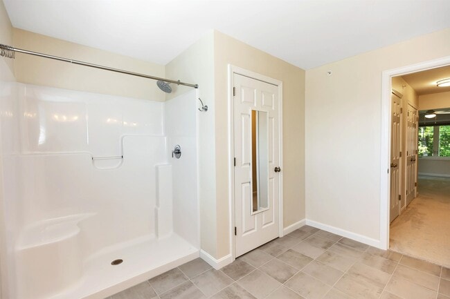 Building Photo - 240 Knollwood Way