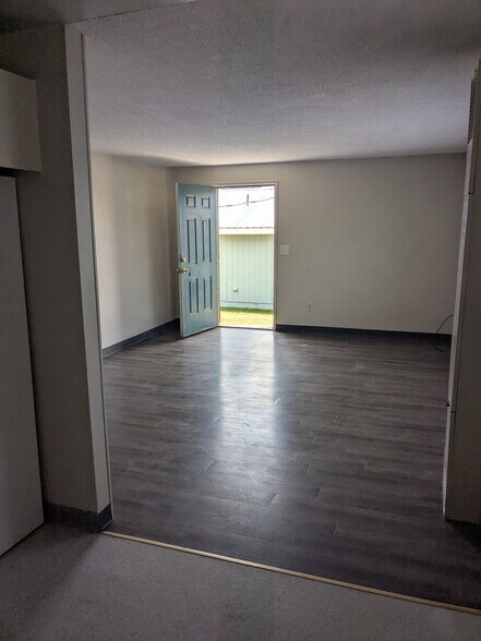 Living room - 1427 Lakeview Ave