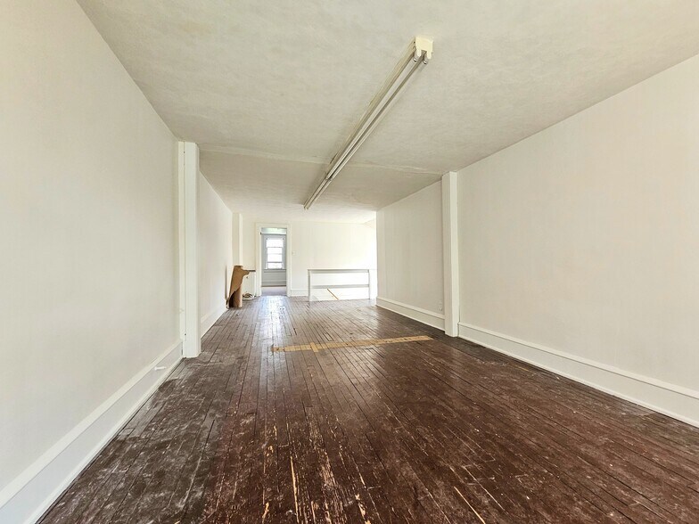 Building Photo - 571 Charles Ave
