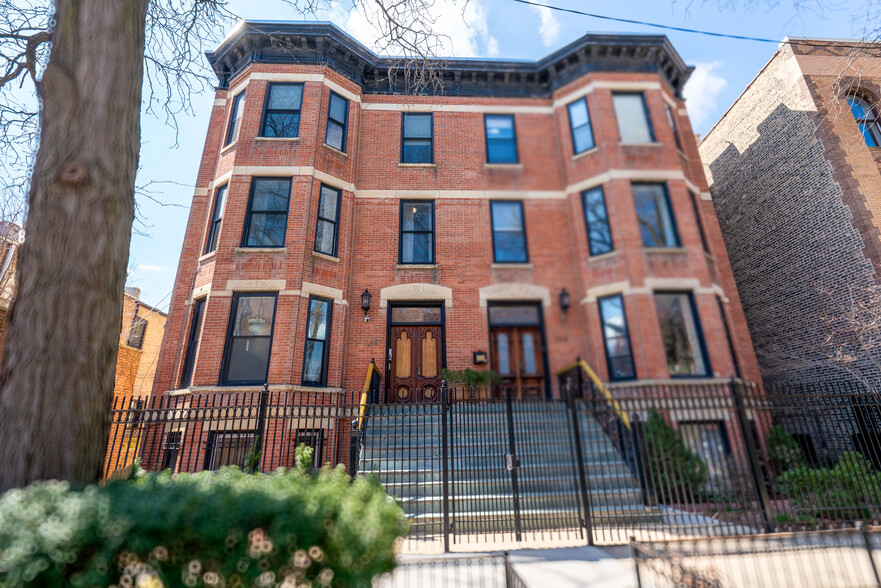 Primary Photo - 2208 N Sedgwick St