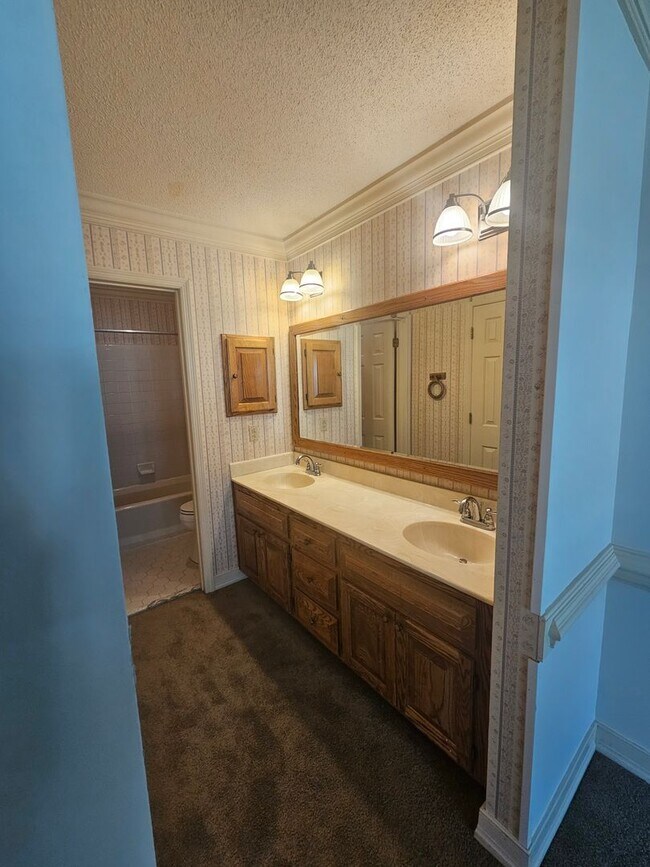 Building Photo - NEW LISTING!!!! Dont Miss Out