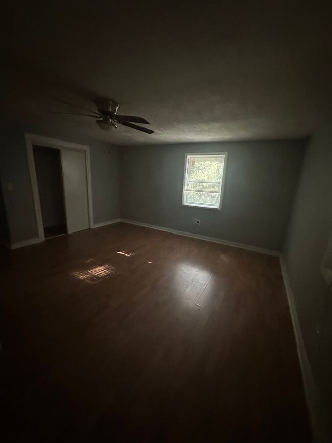 Building Photo - 3 bedroom 2 bath renovated home with a huge family room!