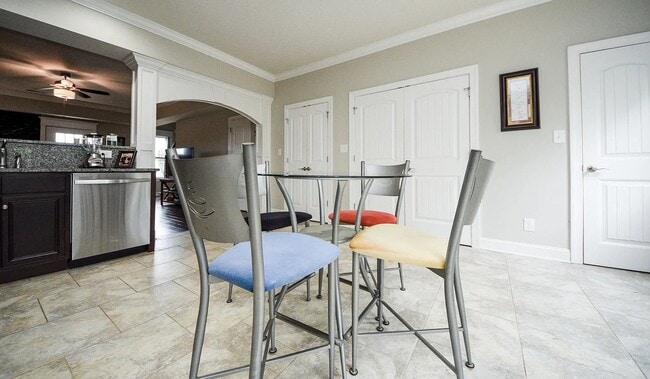 Building Photo - PRICE REDUCED   BEAUTIFUL TOWNHOME- SHOWINGS BY APPOINTMENT ONLY